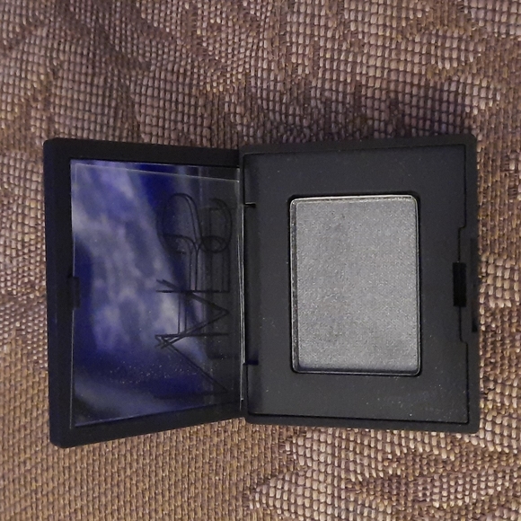 Nars Eyeshadow Single in Pyrennes - Picture 5 of 6